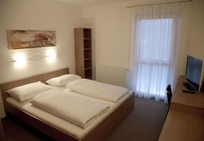 Double Room Single Use | Desk, soundproofing, free WiFi - Fair-Price-Hotel (Bad Waltersdorf)