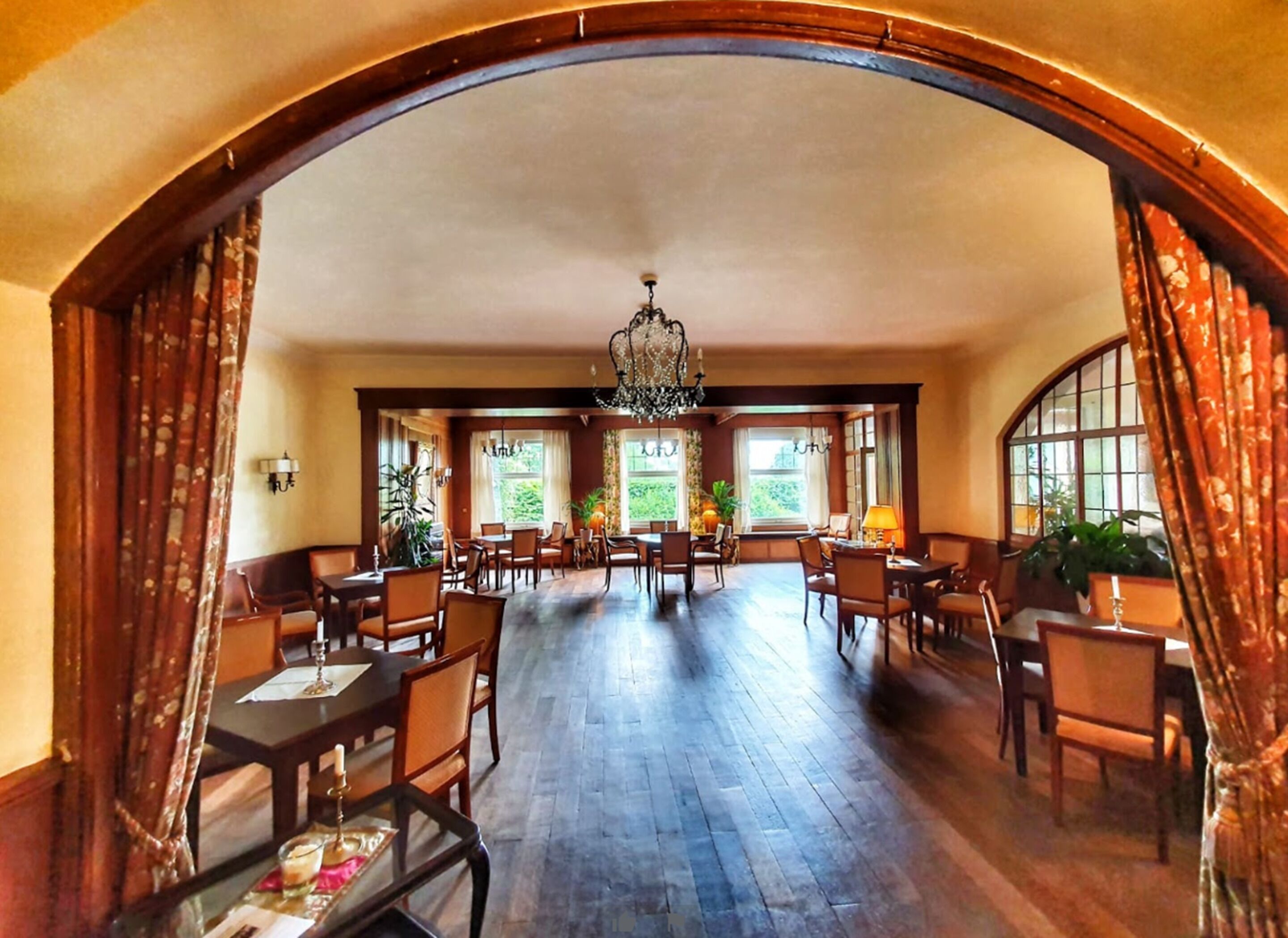 2 restaurants, Regional cuisine