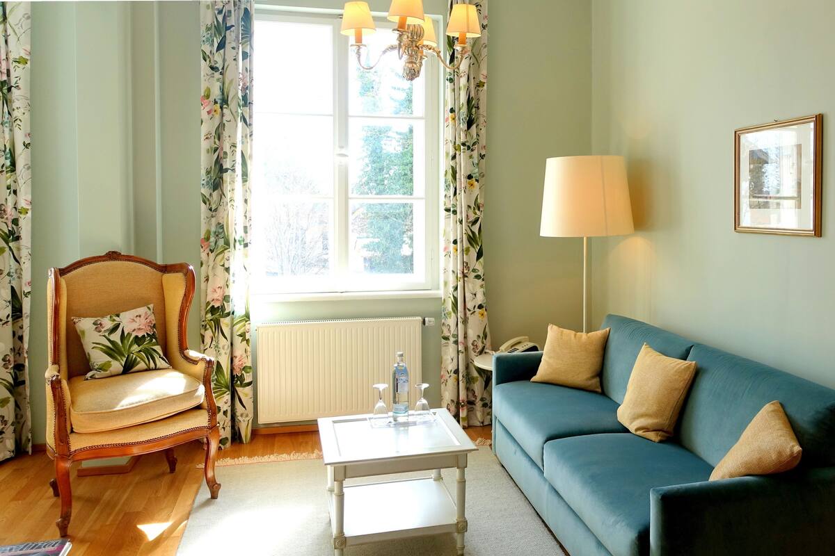 Studio, Lake View | Hypo-allergenic bedding available, desk, blackout drapes