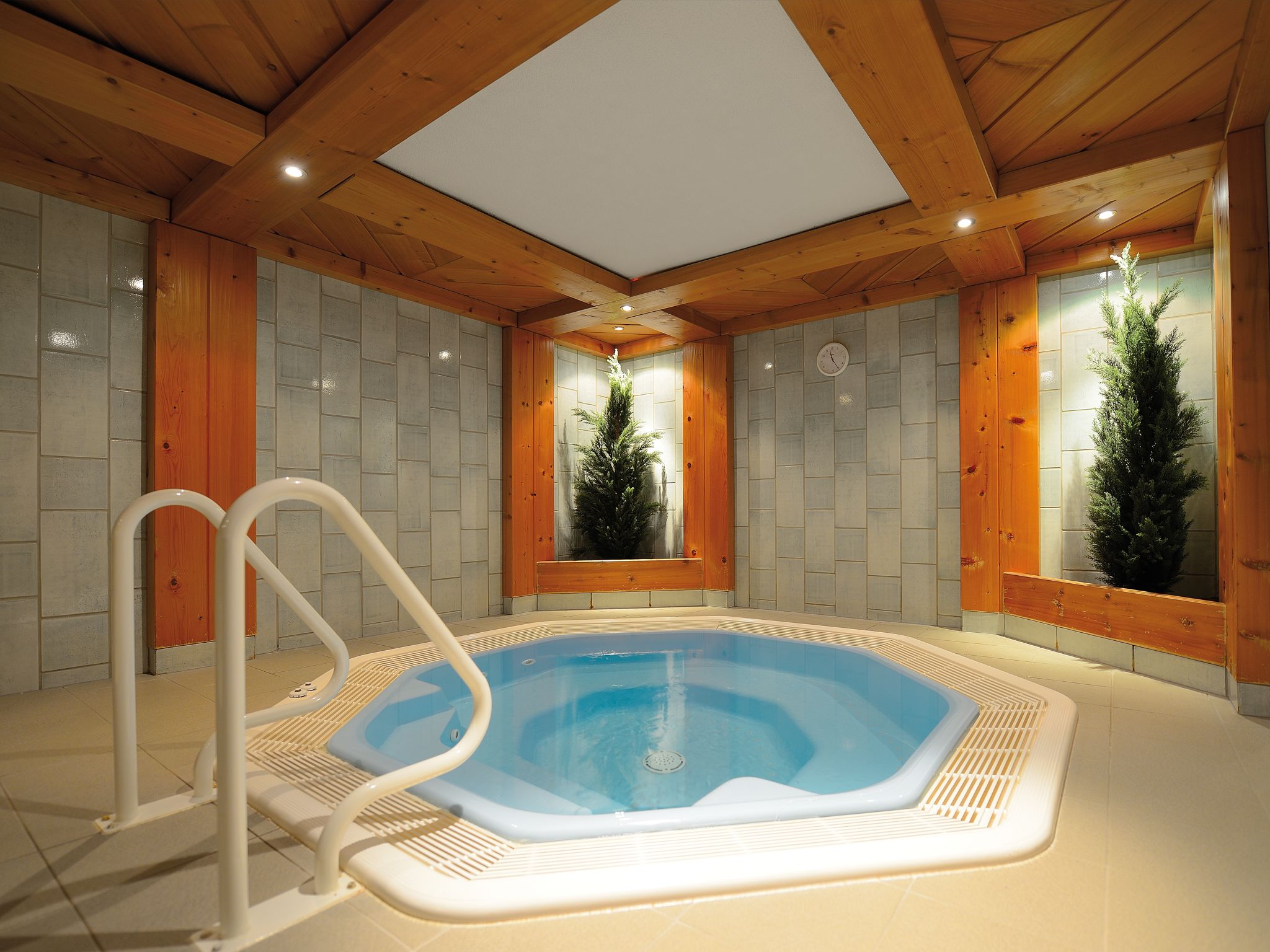 indoor spa tub