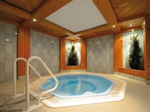 Indoor spa tub