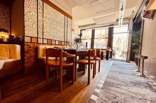 供应早餐、午餐和晚餐,国际美食