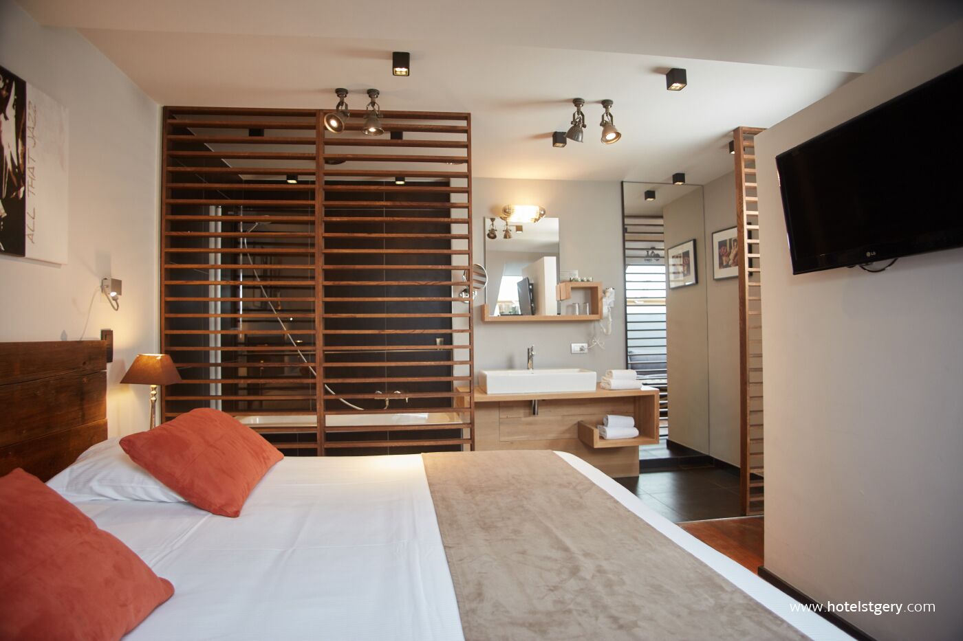 junior suite | premium bedding, minibar, in-room safe, individually decorated