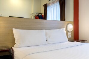 Habitación doble estándar | Caja de seguridad en la habitación, escritorio y insonorización 