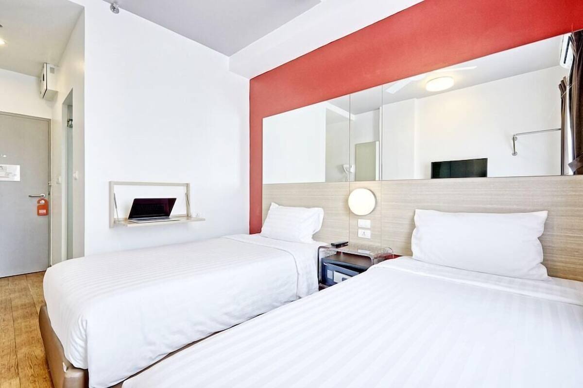In-room safe, desk, soundproofing, WiFi (free)
