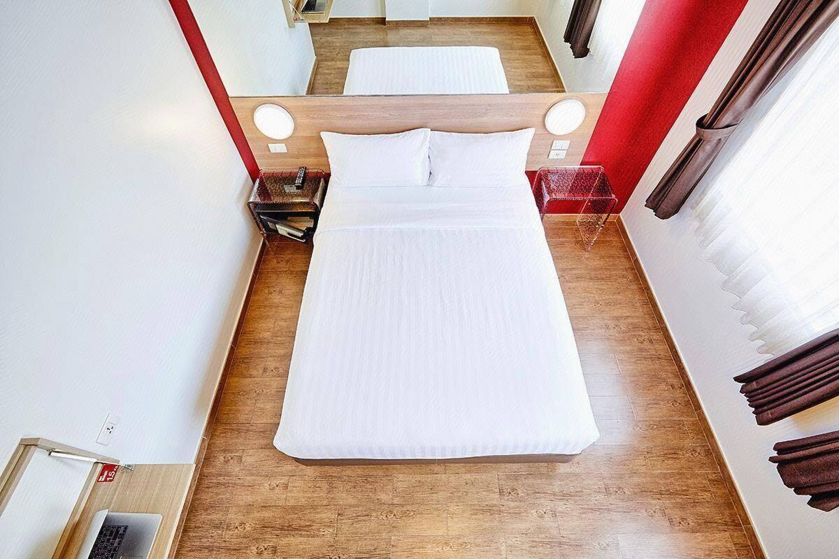 In-room safe, desk, soundproofing, WiFi (free)