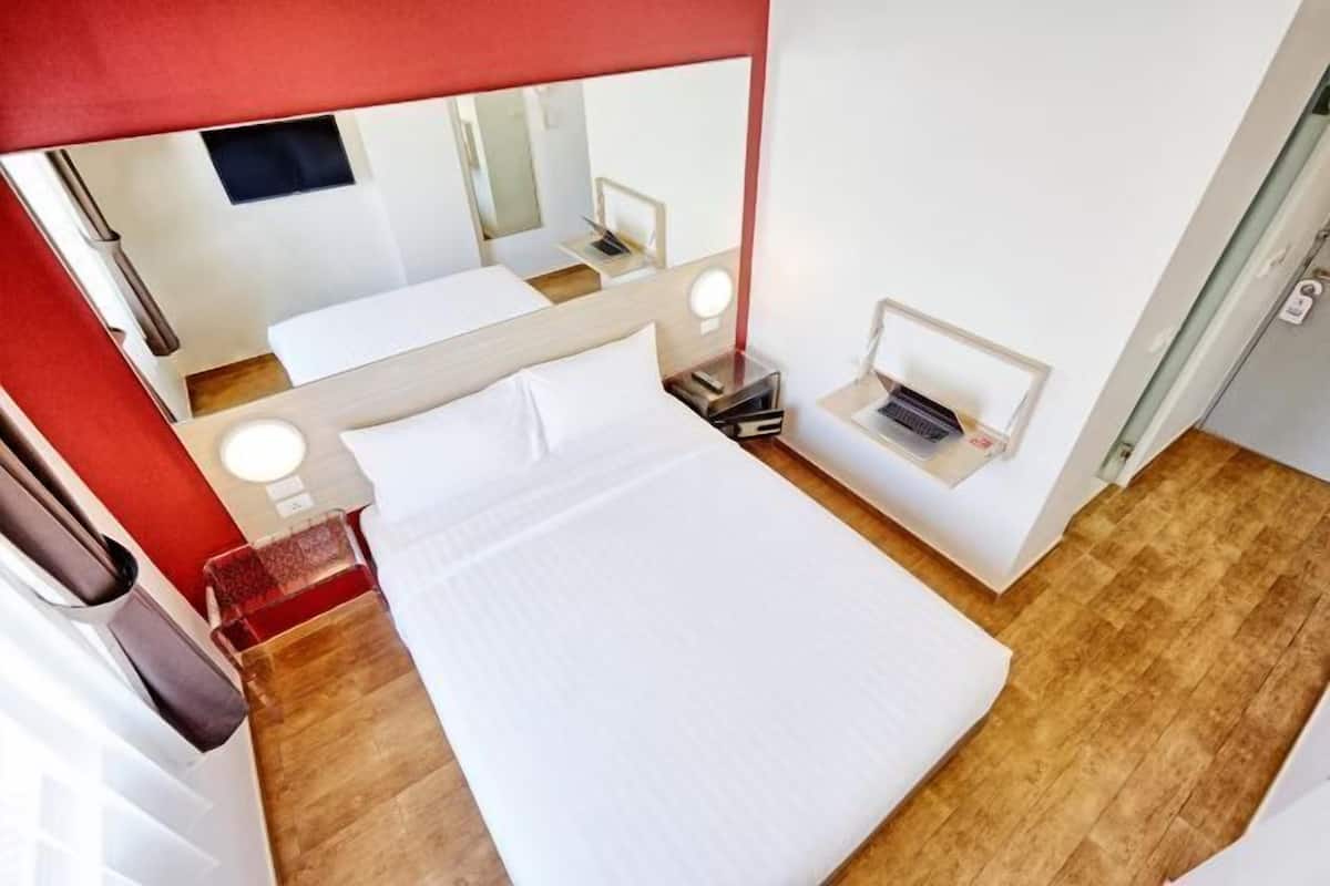 Een kluis op de kamer, een bureau, geluiddichte muren, gratis wifi