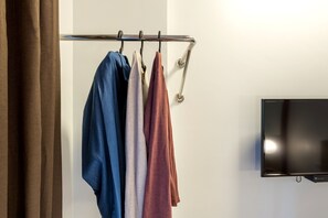 In-room safe, desk, soundproofing, free WiFi