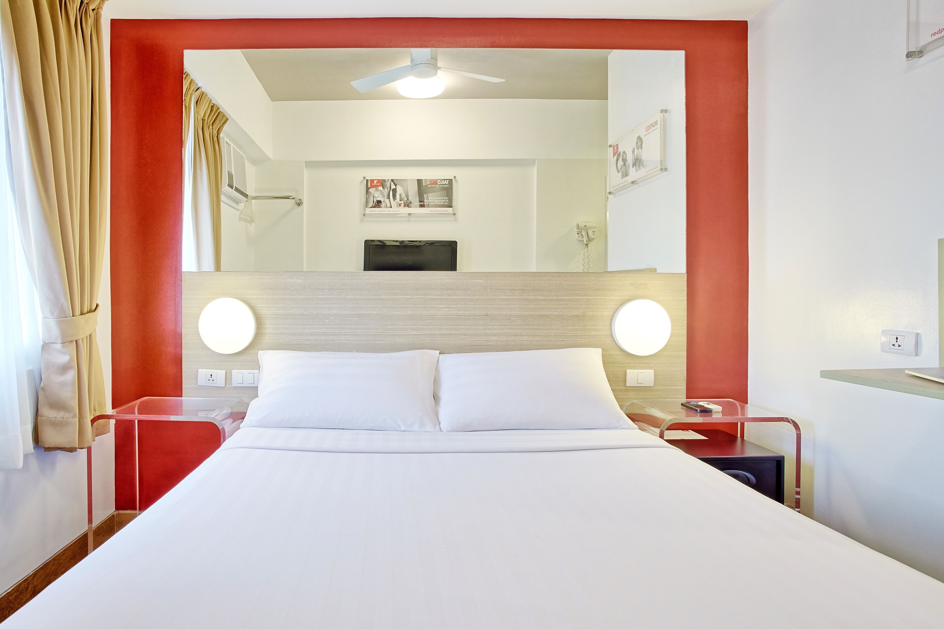 Premium bedding, in-room safe, desk, laptop workspace