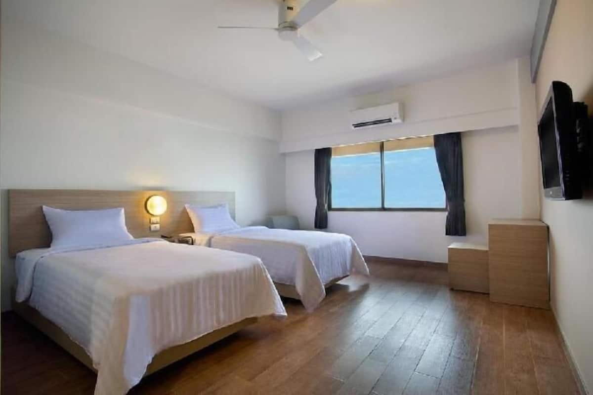 In-room safe, desk, blackout drapes, free WiFi