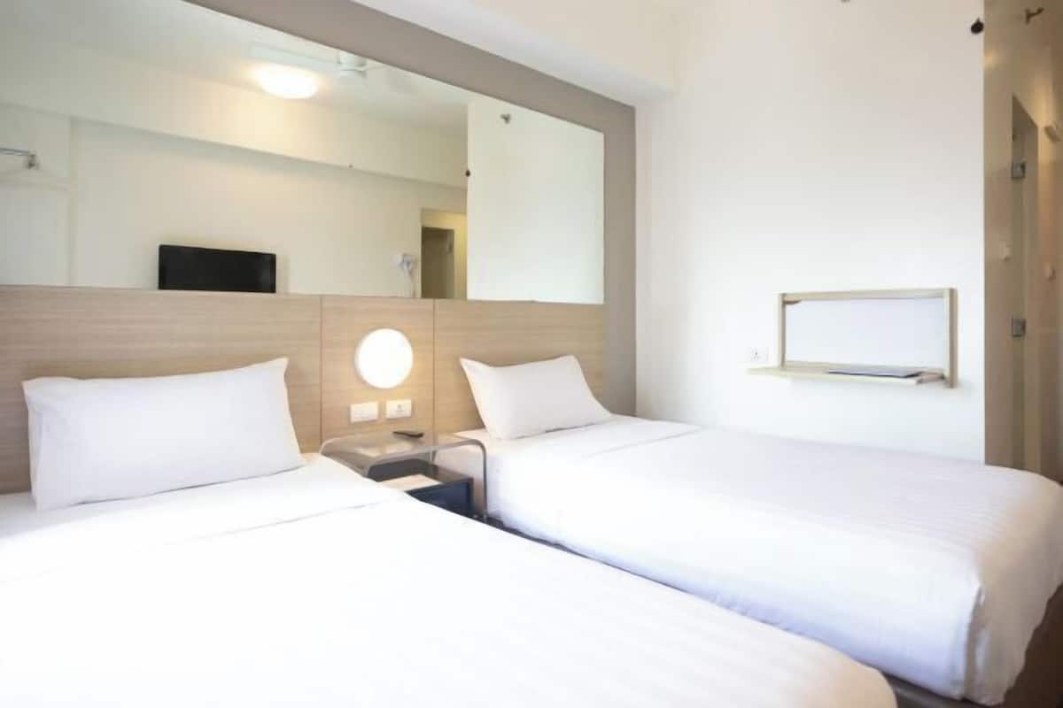 Premium bedding, in-room safe, desk, laptop workspace
