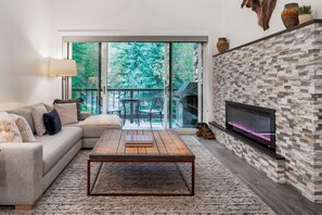 Premier Daire, 4 Yatak Odası | Oturma alanı | Düz ekran televizyon, şömine