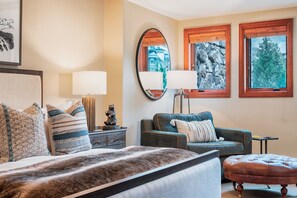 Premier Condo, 3 Bedrooms | Individually decorated, individually furnished, laptop workspace