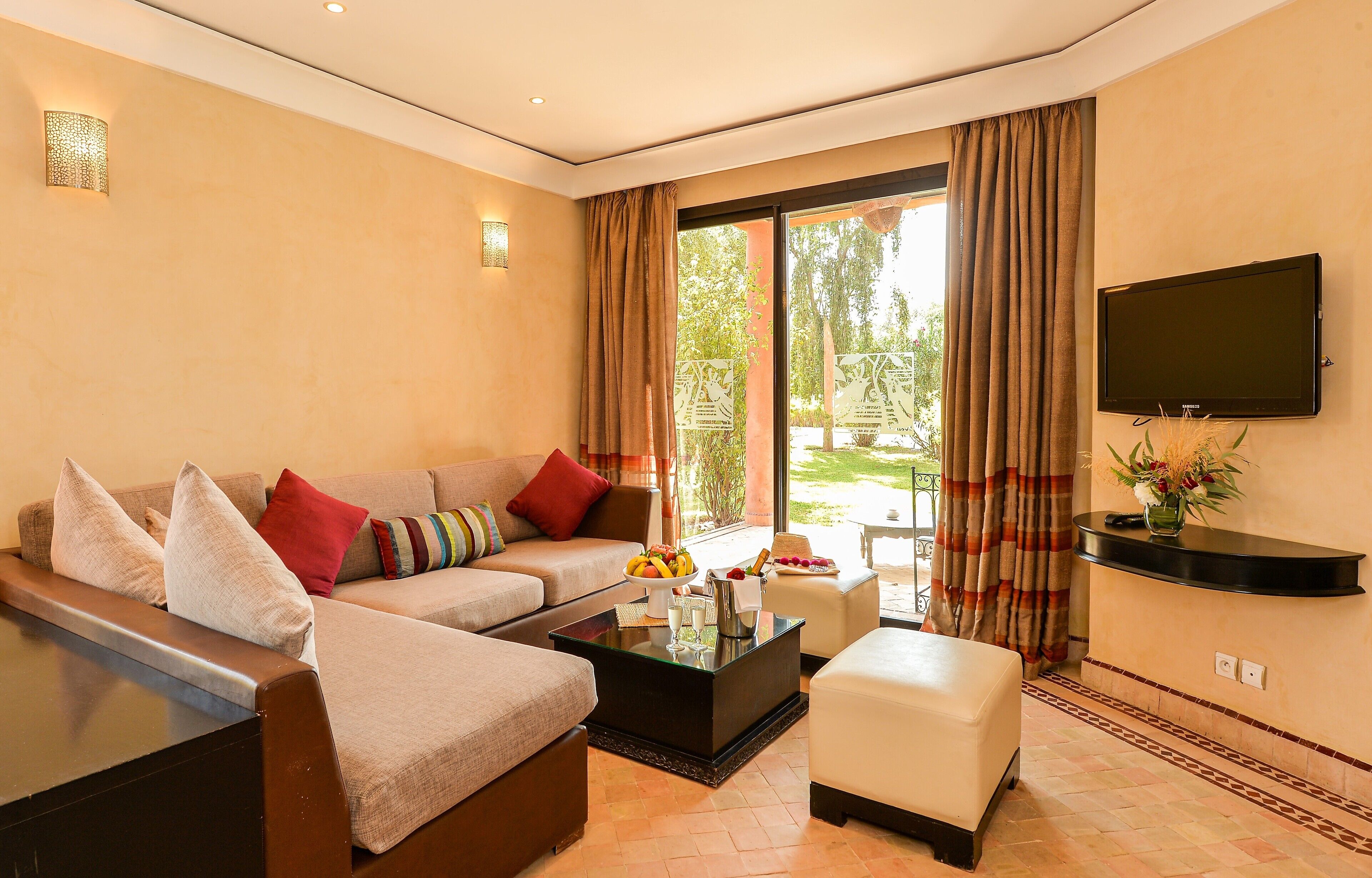 Suite sénior | Ropa de cama de alta calidad y tabla de planchar con plancha