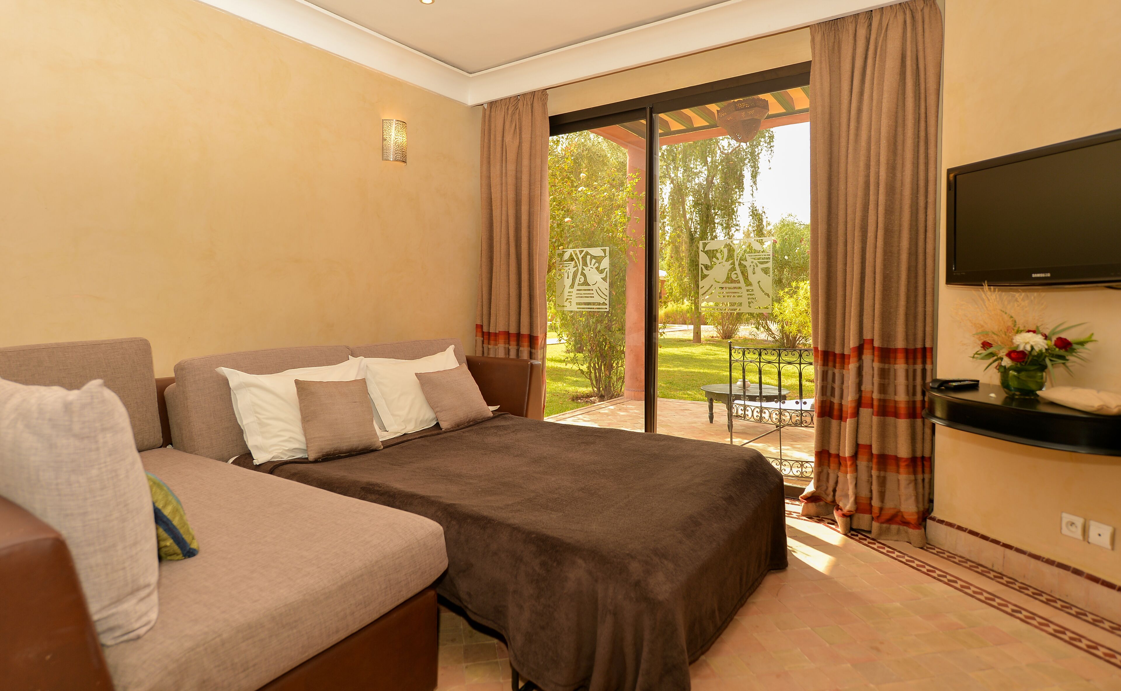 senior suite | premium bedding, iron/ironing board, bed sheets