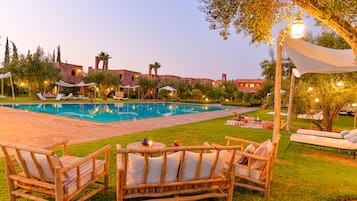 Outdoor pool, pool umbrellas, sun loungers