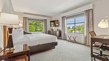 Premium Room, 1 King Bed, Corner | Premium bedding, in-room safe, desk, laptop workspace