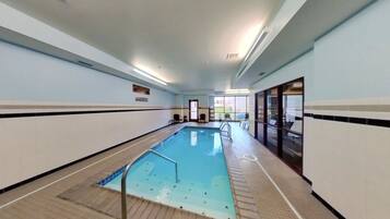 Indoor pool, sun loungers