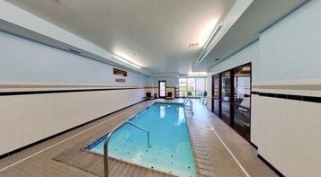 Indoor pool, sun loungers