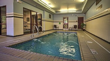 Indoor pool, sun loungers