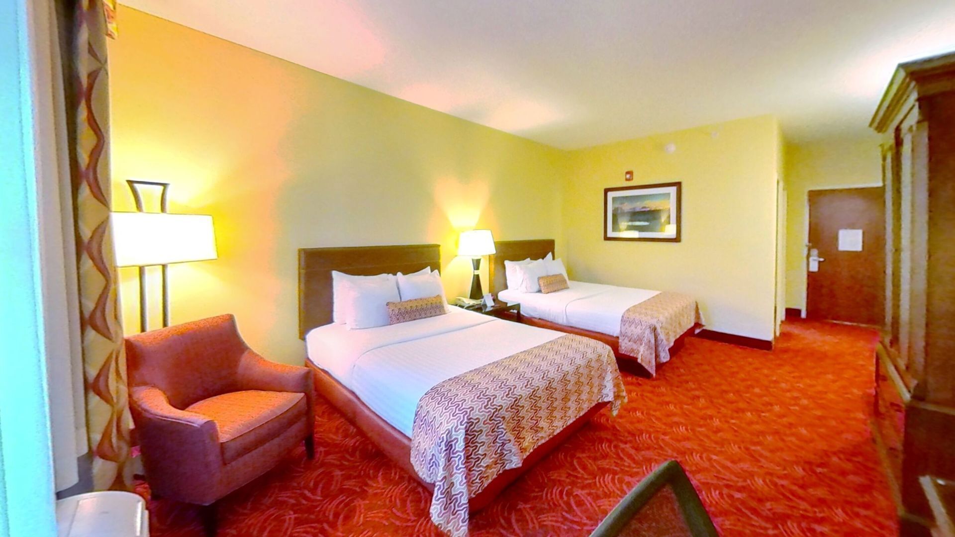 Premium bedding, in-room safe, desk, laptop workspace