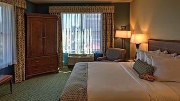 Premium bedding, in-room safe, desk, laptop workspace