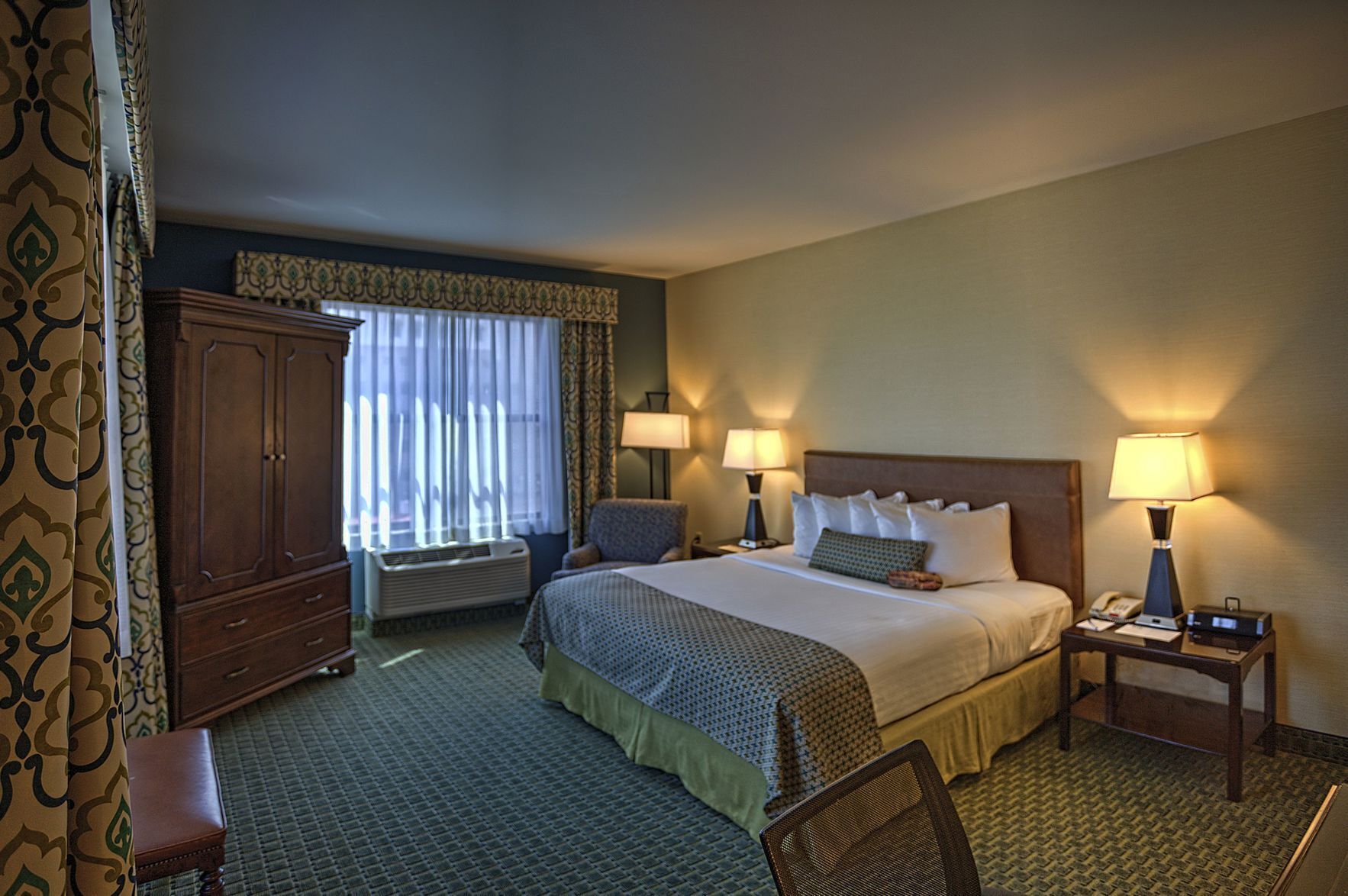 Premium bedding, in-room safe, desk, laptop workspace