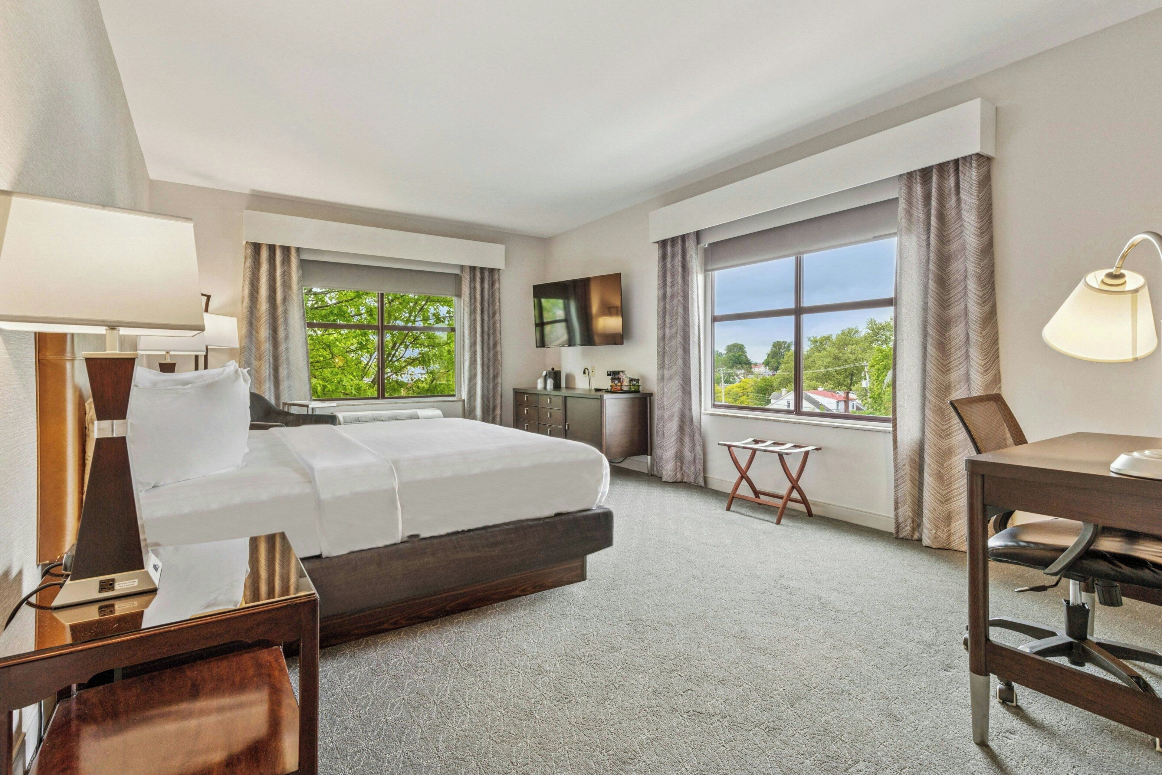 Hochwertige Bettwaren, Zimmersafe, Schreibtisch