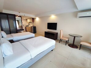 Studio Connecting Room | Desk, free WiFi, bed sheets