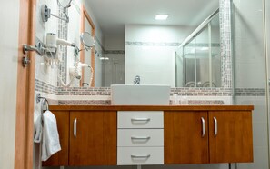 Shower, hair dryer, towels, soap - Club Hotel Marazul (Adeje)
