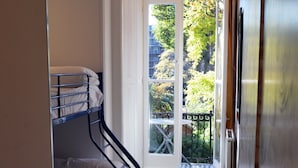 Bed in 6-bed dormitory, Shared bathroom | Wifi gratis