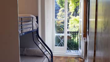 Bed in 6-bed dormitory, Shared bathroom | Ilmainen Wi-Fi