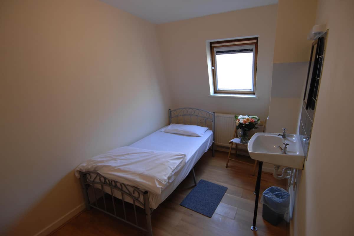 Single Room, Shared Bathroom | WiFi (free)