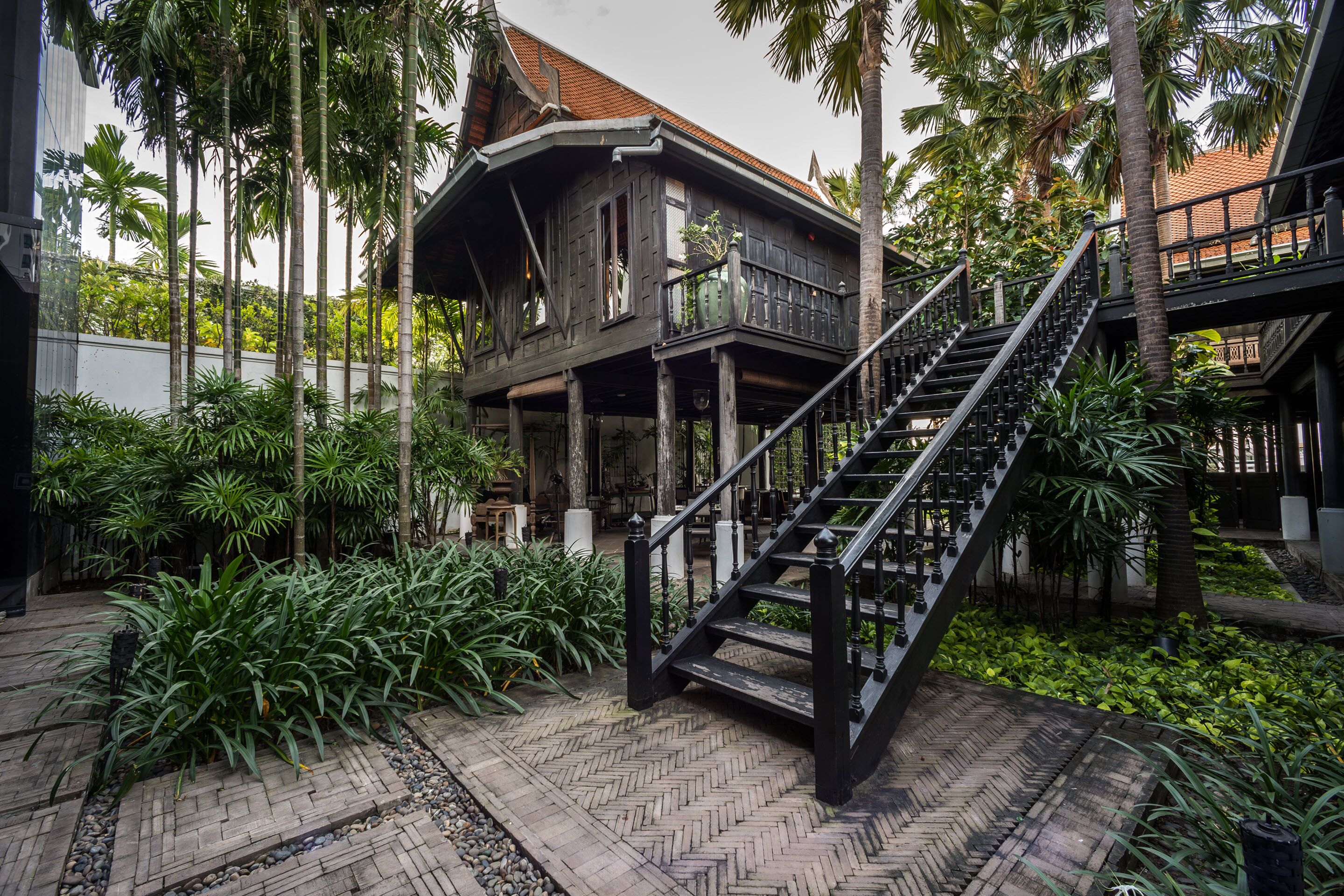 2 restaurants, breakfast, lunch, dinner served; thai cuisine