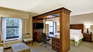 King studio suite | Desk, iron/ironing board, free cribs/infant beds, free rollaway beds
