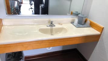 Amenidades de baño gratuitas y toallas