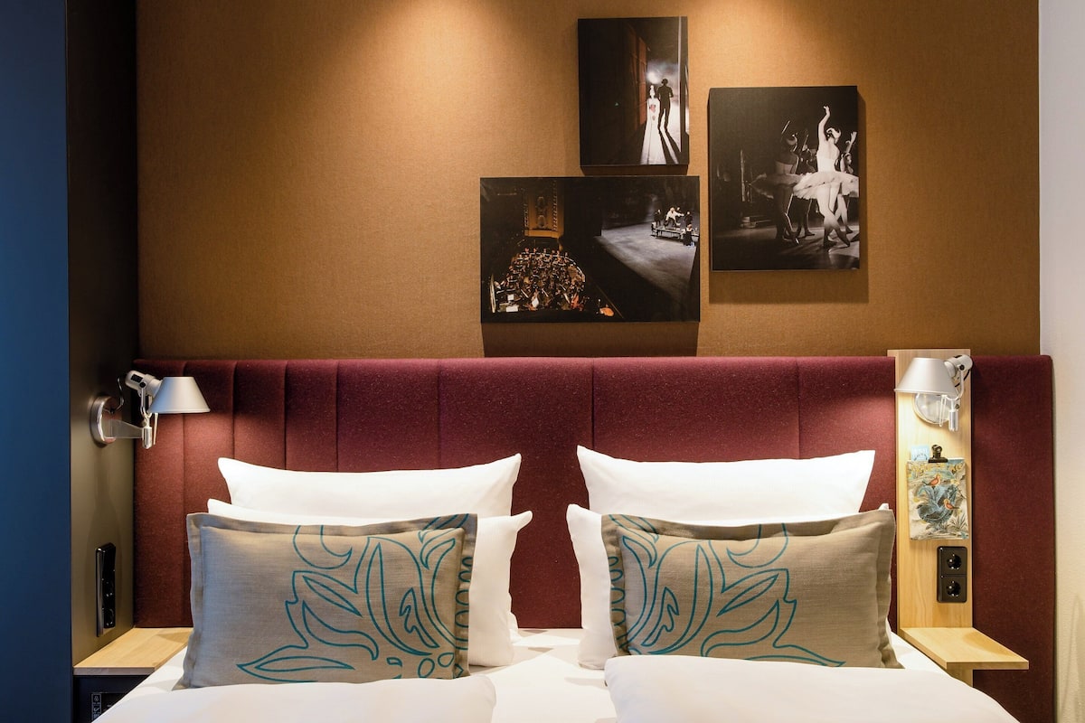 In-room safe, desk, soundproofing, free WiFi