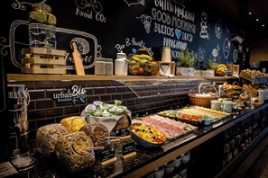 Buffet breakfast for a fee on weekdays - Motel One Stuttgart-Mitte (Stuttgart)