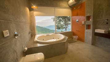 Royal Suite, 1 King Bed | Jetted bathtub