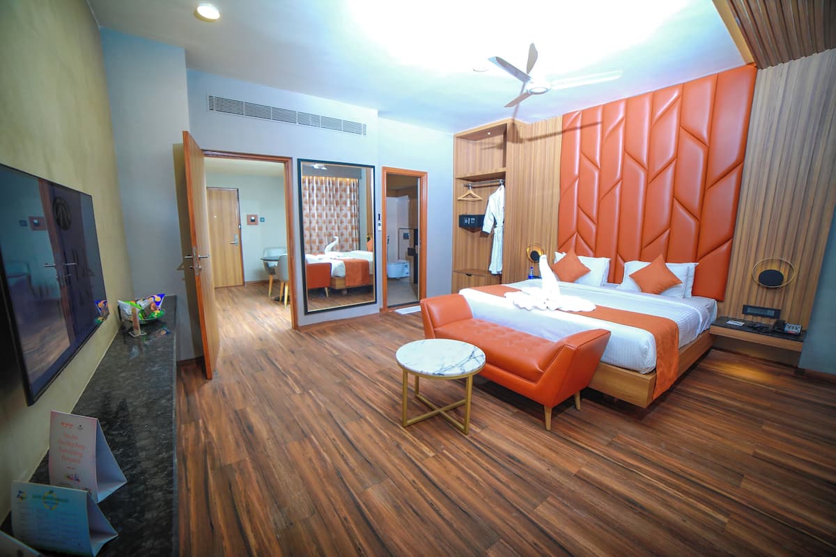 Premium bedding, in-room safe, desk, WiFi