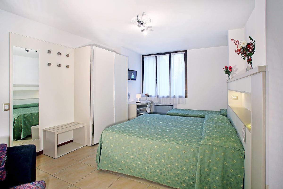 In-room safe, desk, cots/infant beds, rollaway beds