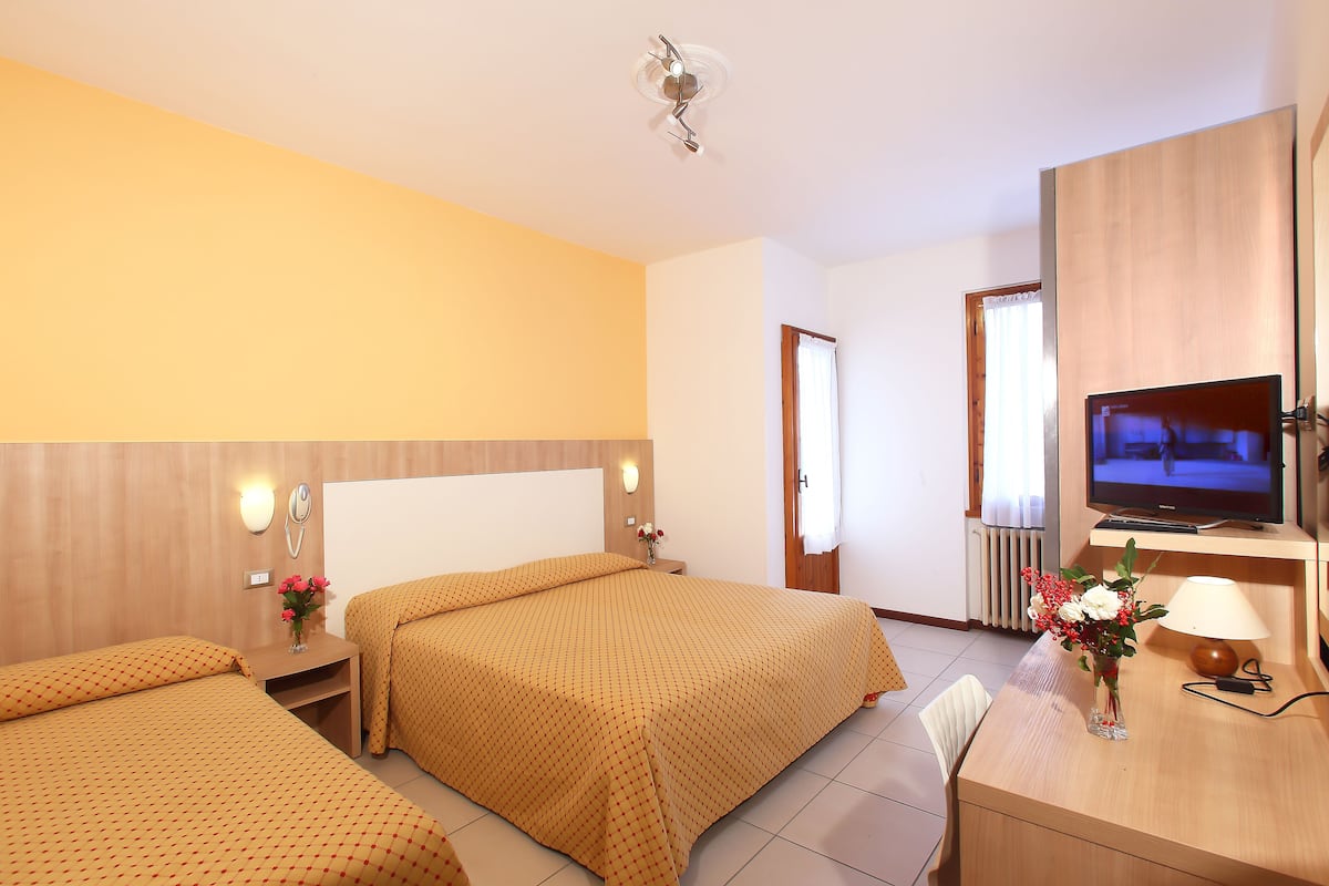 In-room safe, desk, cots/infant beds, rollaway beds