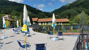 2 outdoor pools