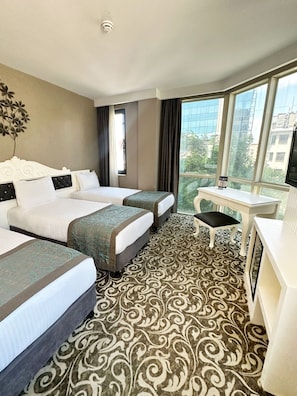 Standard Triple Room | Pillowtop beds, minibar, in-room safe, desk - Taksim Line Hotel (Istanbul)