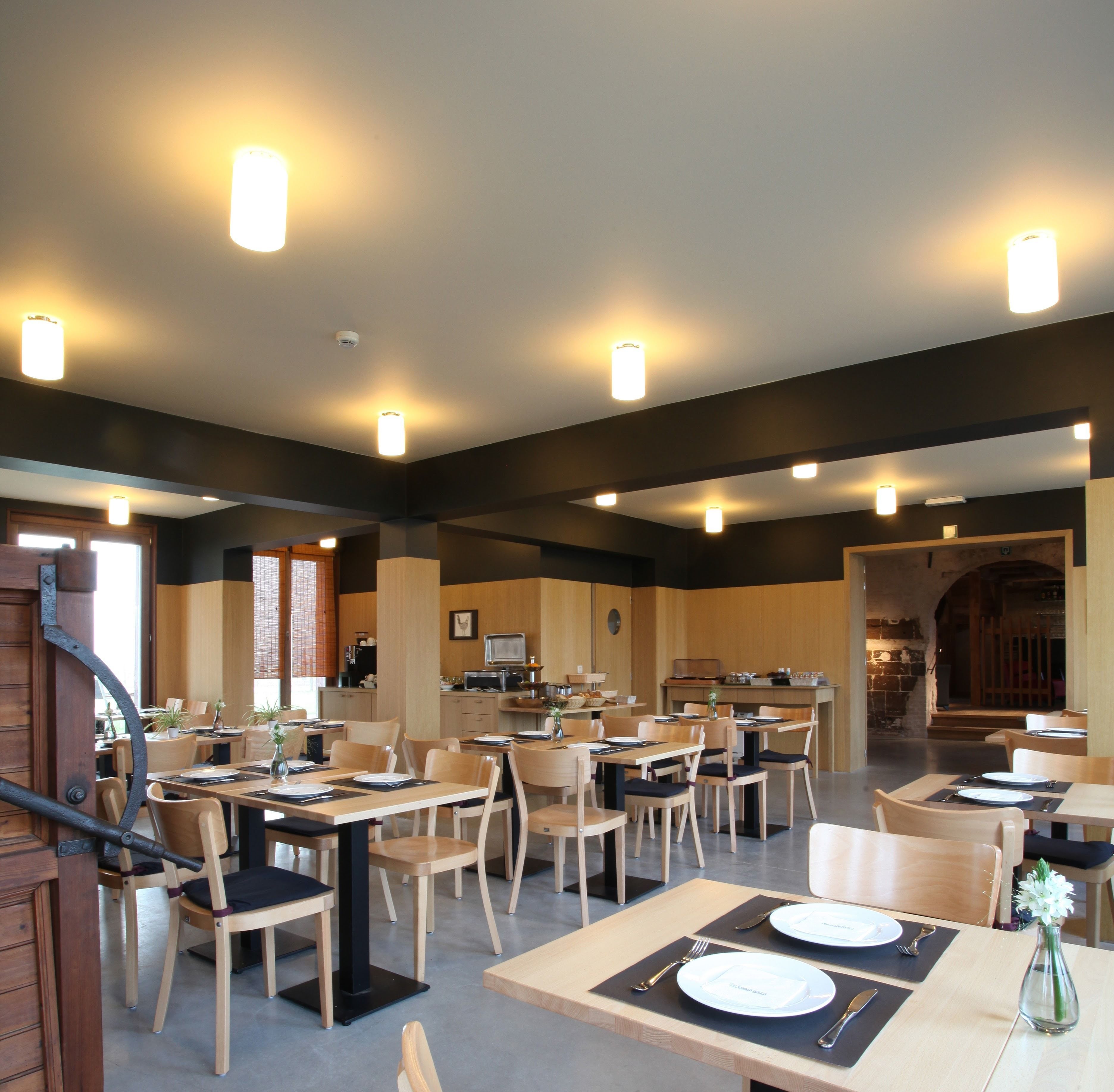 free buffet breakfast