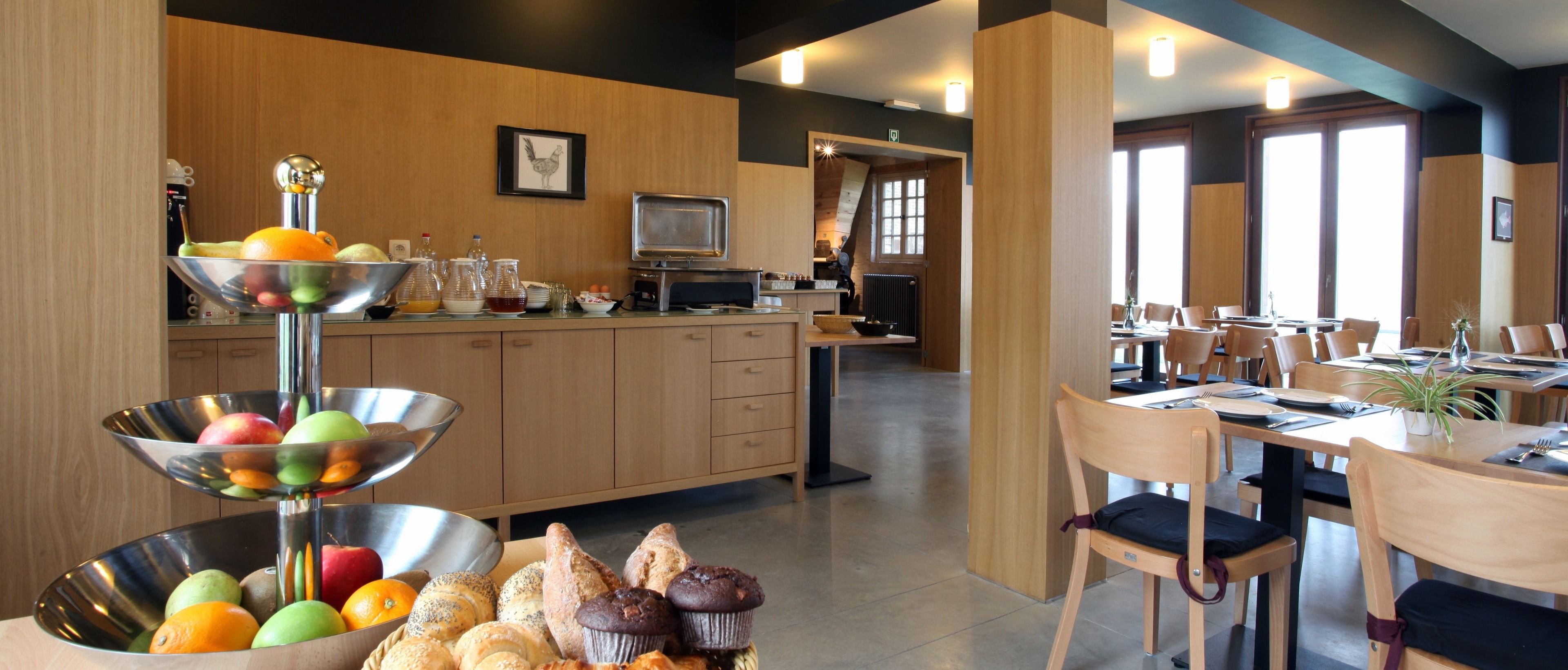 free buffet breakfast