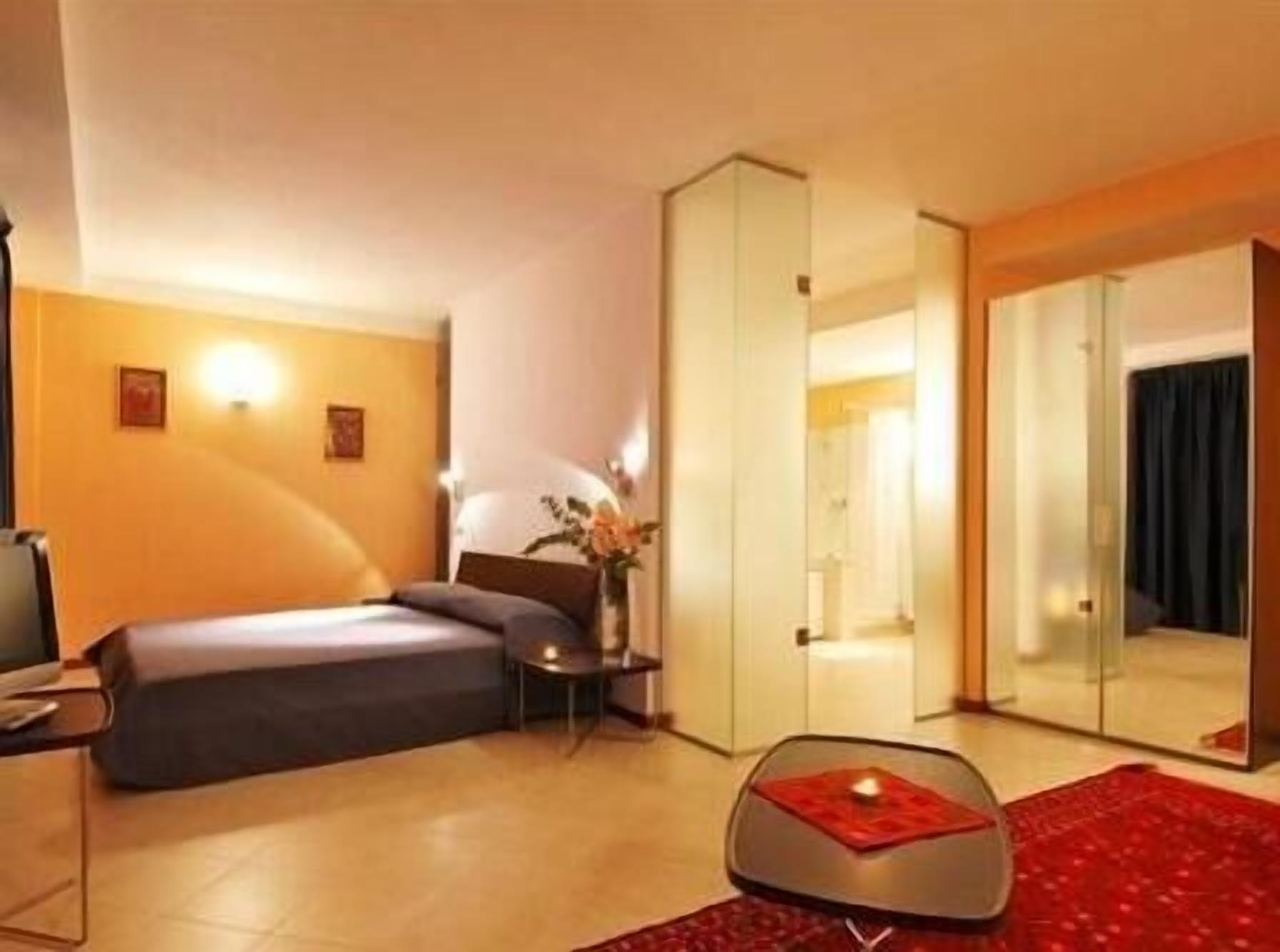 egyptian cotton sheets, select comfort beds, in-room safe