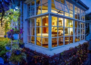 Fachada del alojamiento - Noche