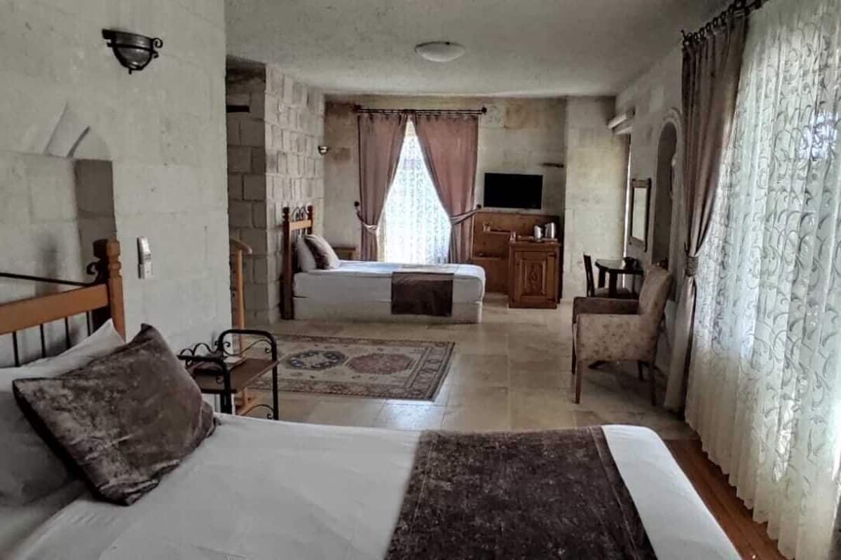 Junior Room | Down comforters, pillowtop beds, in-room safe, blackout drapes