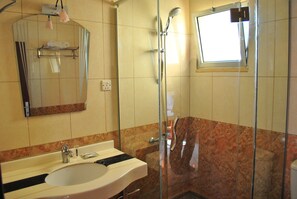 Bathroom shower - Al Qidra Hotel Aqaba (Aqaba)